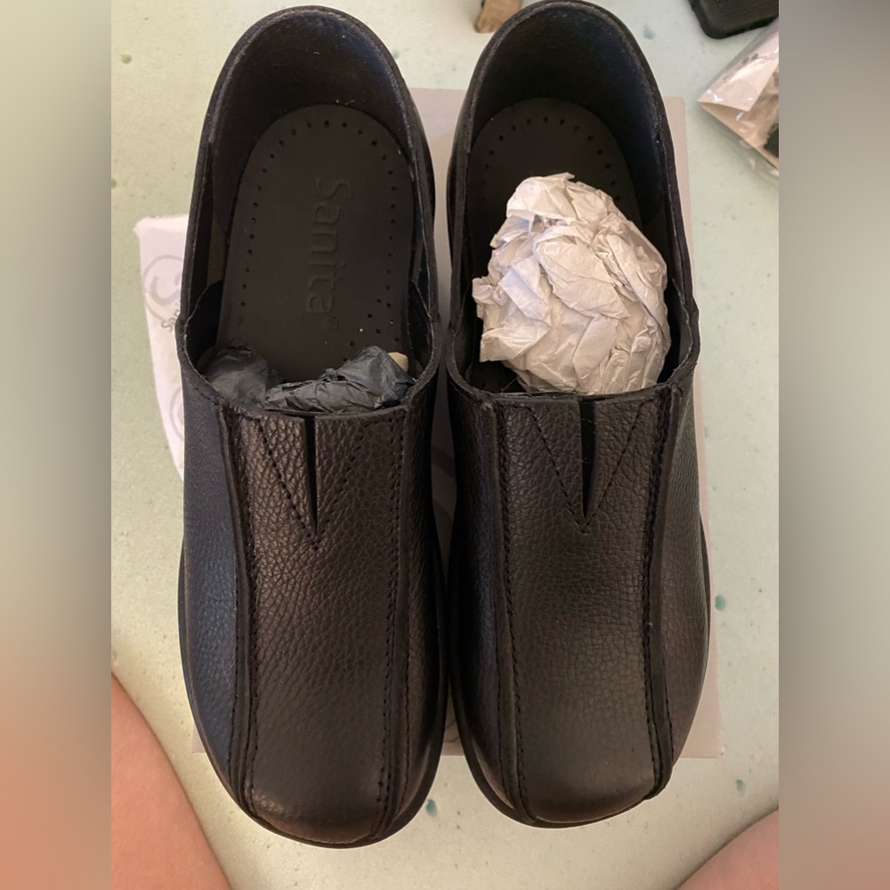 Dansko Sanita black leather slip on comfort clogs. Size 42 women’s 11.